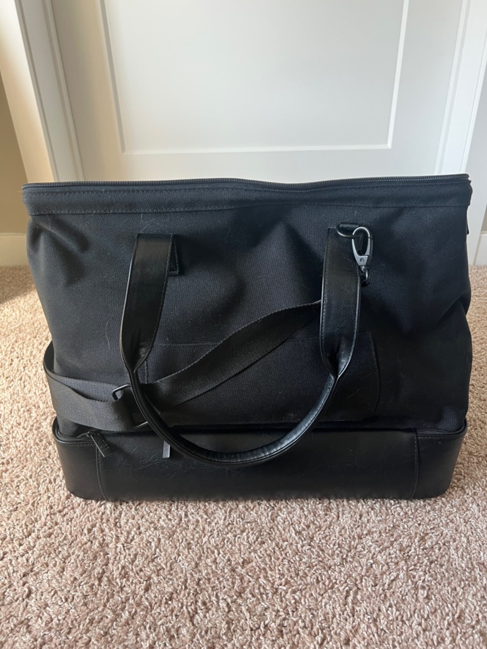 Beis Weekender Bag in Black - Picture 11 of 11